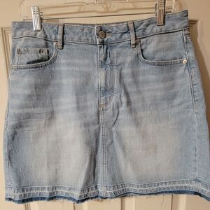 LOFT denim skirt, frayed hem, size 6